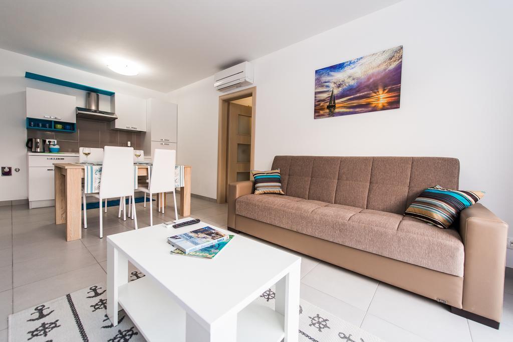 Blue Sky Apartments Rogoznica  Buitenkant foto